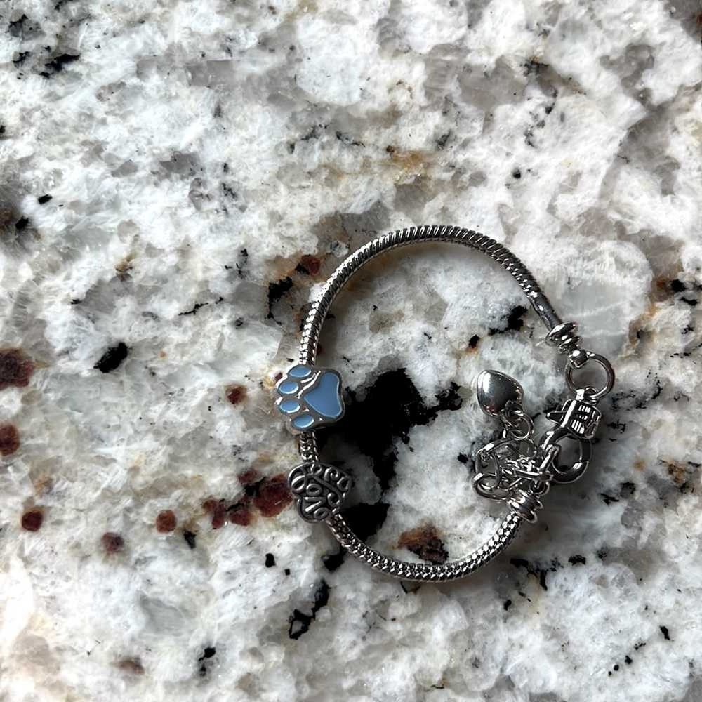 Really pretty fog and heart charms